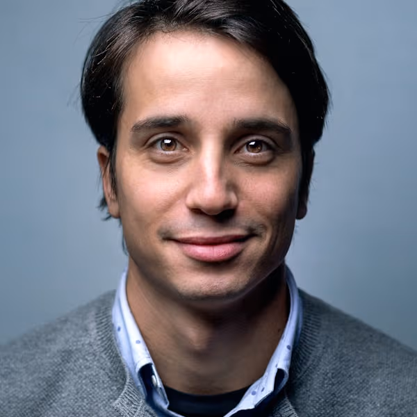 weight-hero-5 men smiling confidently after hair loss treatment