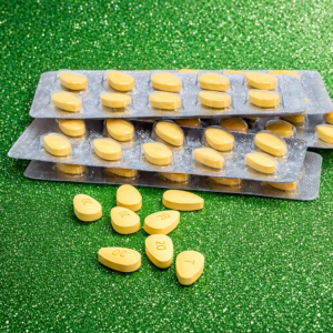 Leg Up Clinic - Cialis Example Image - Green Background